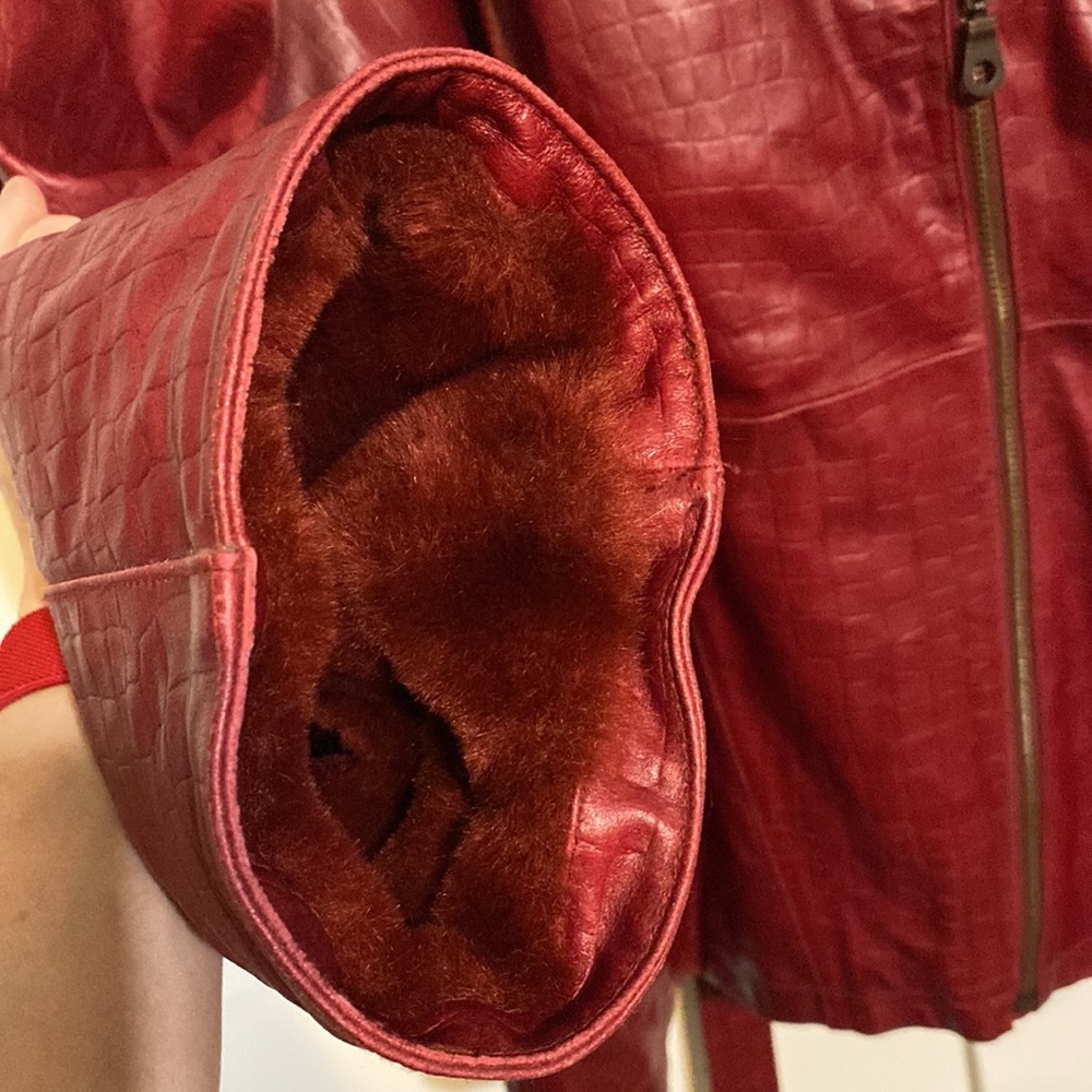Plus Queen Size Like New Wilsons Red Leather Jacket. Fur Hood quilt lined. - Picture 7 of 14